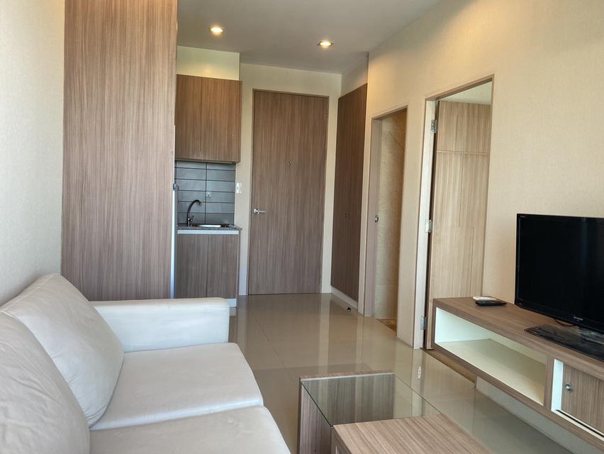 ให้เช่า เดอะ กรีน ลีฟวิ่ง คอนโด 8,000 บาท •	ขนาด 34 ตารางเมตร •	1ห้องนอน 1ห้องน้ำ ห้องนั่งเล่น •	โซฟา, ทีวี,เครื่องปรับอากาศ •	ระเบียง •	สระว่ายน้ำและ 6