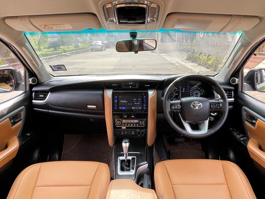 Toyota Fortuner 2.8V 4wd ปี18 9