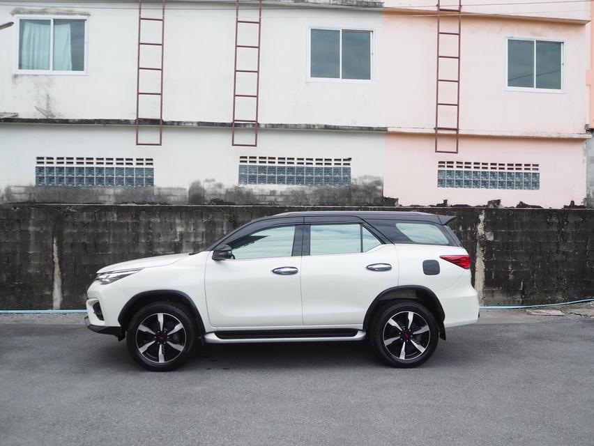 TOYOTA FORTUNER 2.8 TRD SPORTIVO BLACK TOP 2WD ปี 2020 4