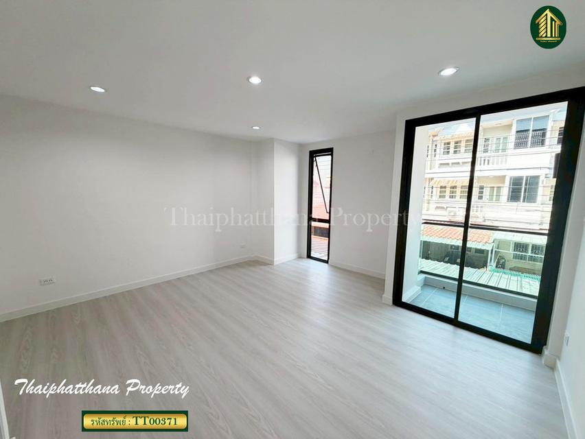 ทาวน์โฮม 3 ชั้น ซอยนาคนิวาส ลาดพร้าว 7