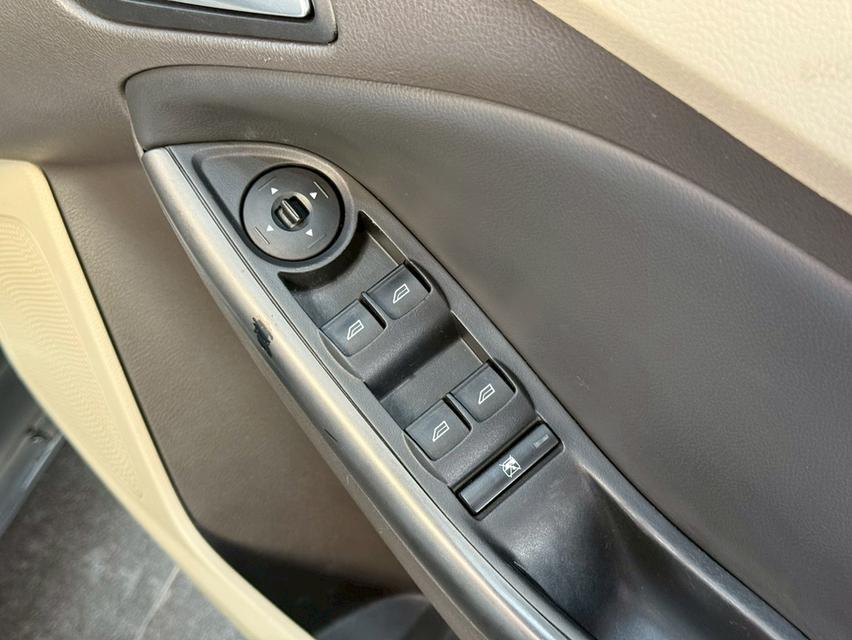 FORD FOCUS 1.6 Trend ปี2013รถบ้านแท้  สภาพพร้อมใช้งาน รูปที่ 6