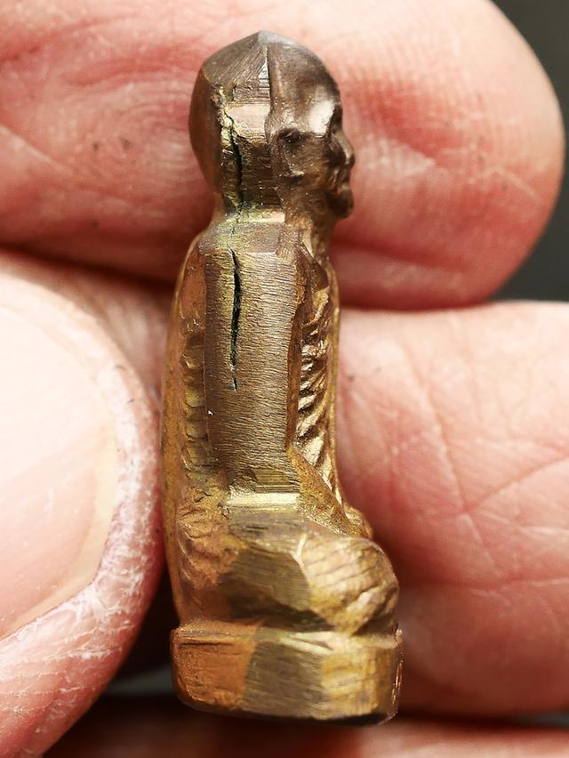 พระรูปปั๊มเหมือน หลวงพ่อพรหม วัดช่องแค พิมพ์ก้นระฆัง ปี 2512...เก่าๆ 10