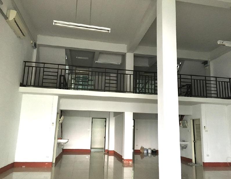 ให้เช่าอาคารพาณิชย์ 2 คูหา 4.5 ชั้น ริมถนนลาดกระบัง เข้าซอยไม่ลึก แอร์ 10 เครื่อง จอดรถในรั้ว 2 คัน 14