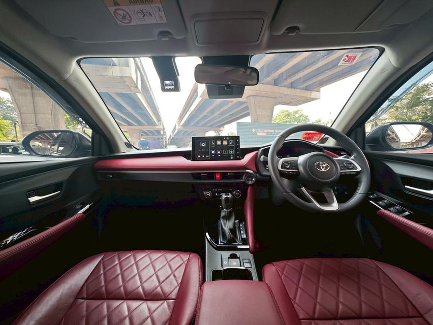 Toyota Yaris Ativ 1.2 premium Luxury ปี 2024  5