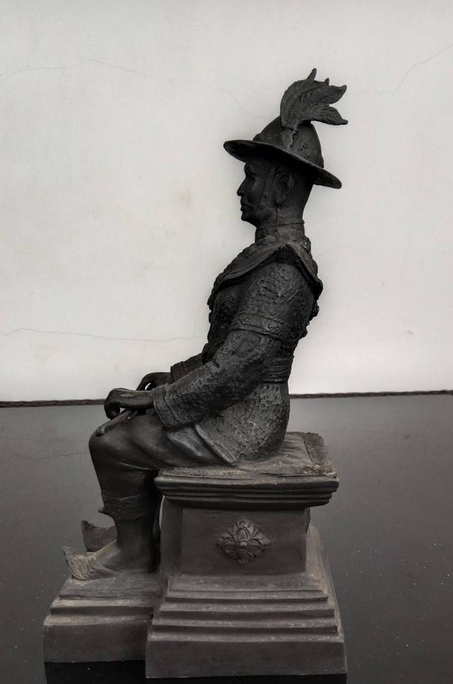 608.พระบรมรูปหล่อสมเด็จพระเจ้าตากสินมหาราช ทรงประทับนั่งบัลลังก์ 6