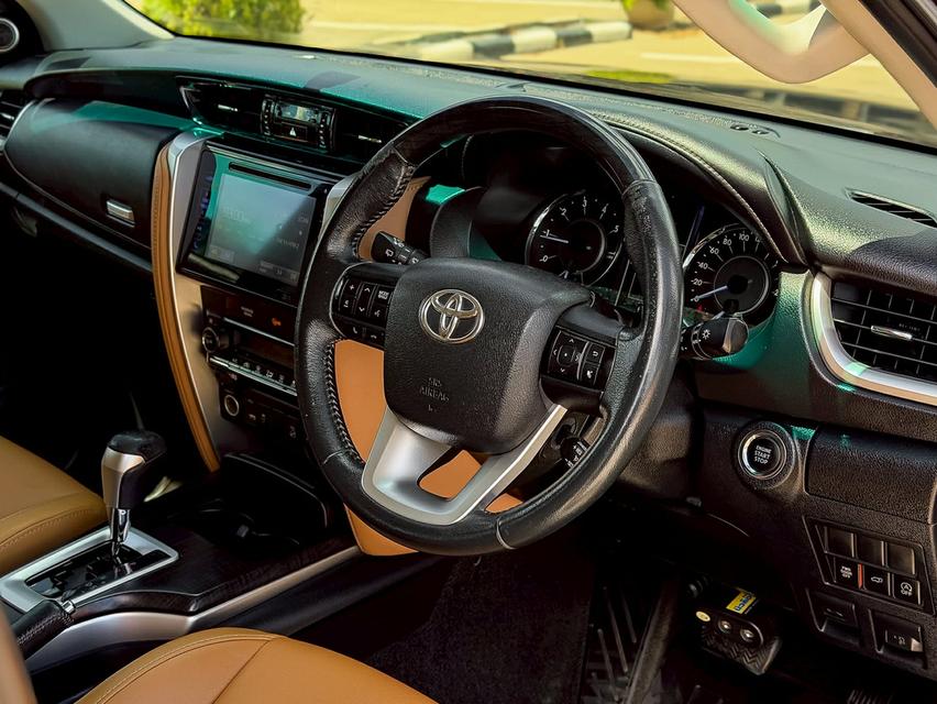 🚗 TOYOTA FORTUNER 2.8 V  ขับ4 เกียร์ออโต้ ปี 2016  ฟรีเงินดาวน์ รูปที่ 10