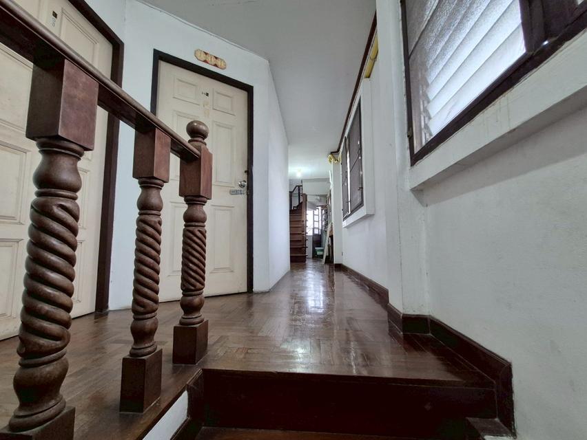 โอกาสทองสำหรับนักลงทุนอสังหา! ขายอพาร์ทเม้นต์ 4 ชั้น ผู้เช่าเต็ม ย่านรัชดา-ห้วยขวาง แหล่งธุรกิจที่อยู่อาศัย 4