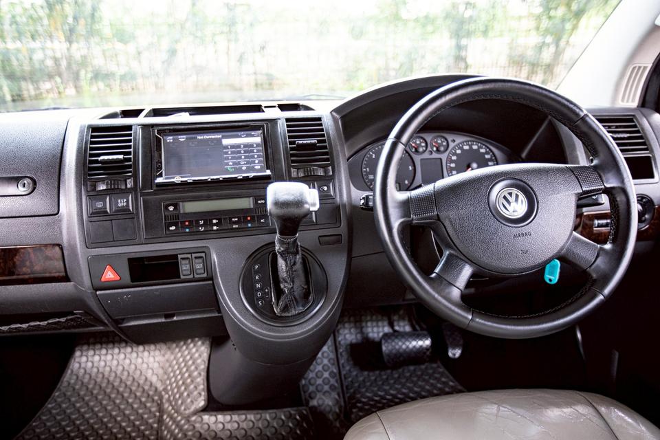 VOLKSWAGEN CARAVELLE 2.5 TD ดีเซล ปี 2010 สีดำ มือเดียวป้ายแดง 14