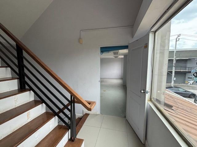 ขายอาคารสำนักงาน 3 ชั้นครึ่ง พร้อมโกดัง เนื้อที่ดิน136 ตร.ว ขายพร้อมผู้เช่าให้ผลตอบแทนทันที ใกล้เลียบด่วนรามอินทรา 8
