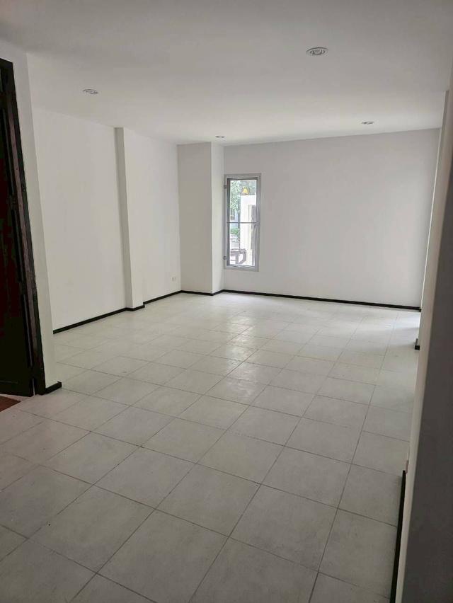 ขาย โนเบิลทารา งามวงศ์วาน 96 ตารางวา 3 ห้องนอน  4ห้องน้ำ ถือกระเป๋าเข้าอยู่ได้เลย เจ้าของขายเอง สนใจติดต่อ 086-8303315 10