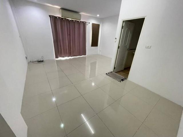 รหัสC69996 ให้เช่าทาวน์โฮม 3 ชั้นเ รีโนเวทใหม่ หมู่บ้านสัมมากร ซอยรามคำแหง110 ใกล้รถไฟฟ้าสายสีส้ม 8