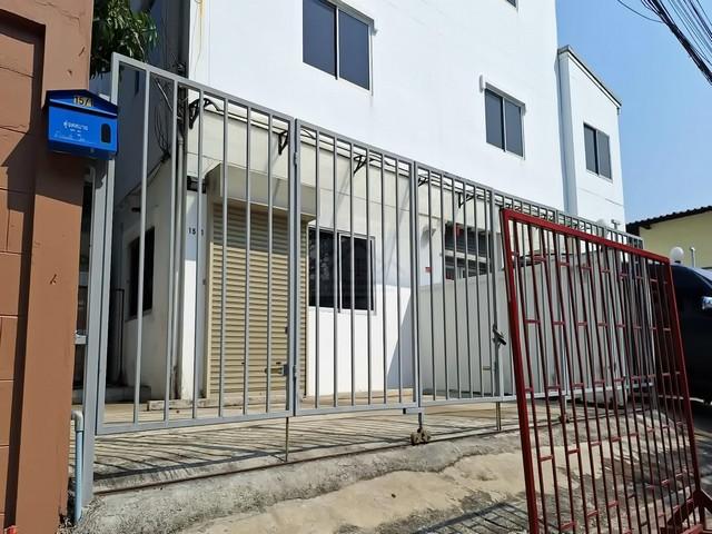 ให้เช่าพื้นที่ชั้น 1 ห้องโล่งเพดานสูง 72 ตร.ม. ซอยลาดพร้าว 43 ใกล้ถนนใหญ่ ไฟ 3 เฟส เหมาะเป็น Studio ห้องไลฟ์ขายของ พร้อม 6