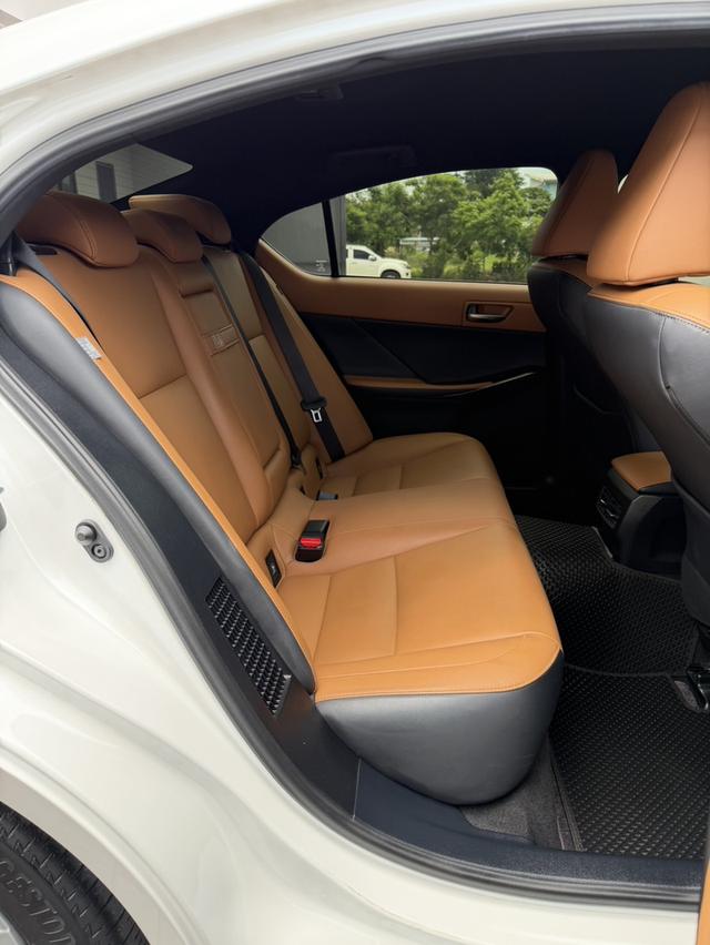 LEXUS IS 300h LUXURY ประกันชั้น 1 เจ้าของขายเอง สภาพป้ายแดง รูปที่ 12