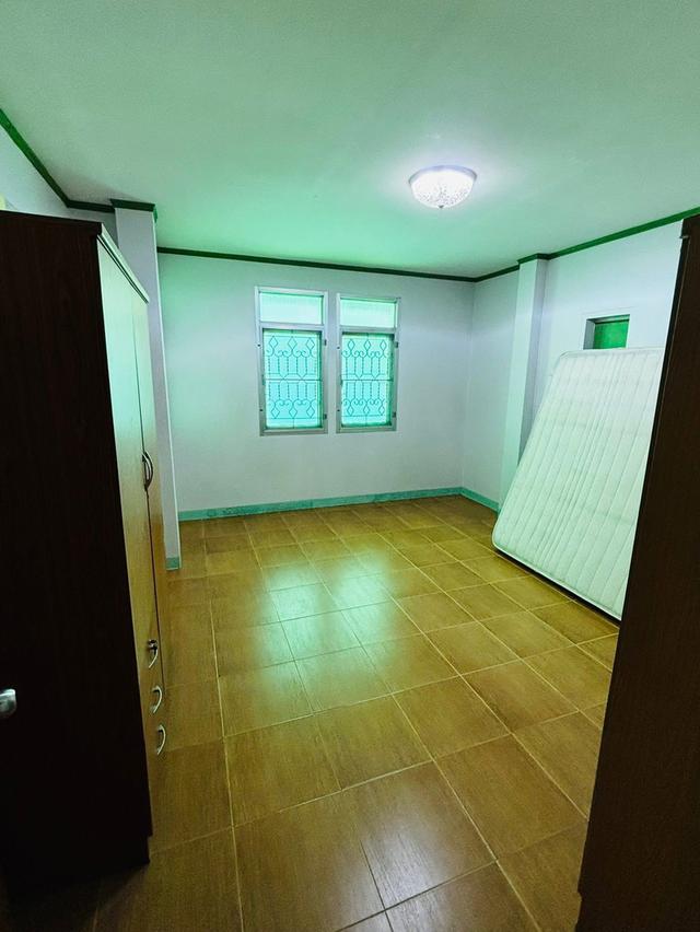 บ้านเช่าลาดพร้าว ให้เช่าบ้านใกล้รถไฟฟ้าโชคชัย4 เข้าออกได้2ทาง ฝั่งถนนลาดพร้าววังหิน,ถนนโชคชัย4 บ้านเดี่ยวหลังมุม 4นอน 2น้ำ แอร์3ตัว ตู้เย็น 2เครื่อง 14