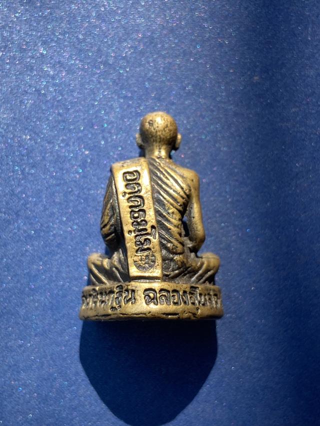 รูปหล่อโบราณ เนื้อทองเหลืองขัดเงา รุ่นฉลองอุโบสถ49 sหลวงพ่อเพี้ยน วัดเกรินกฐิน ลพบุรี รูปที่ 2