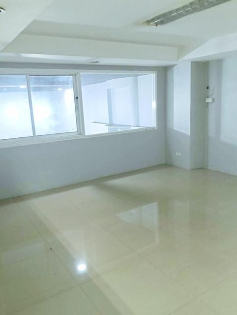 BTS สะพานควาย 900ม.ให้เช่าอาคาร 4.5ชั้น 2คูหาหลังมุม ติดกัน ตลาดสดห้วยขวาง 1.4 กม. อินทามระ10-14 28ตร.วา. 448ตร.ม. ม.ศรี 6