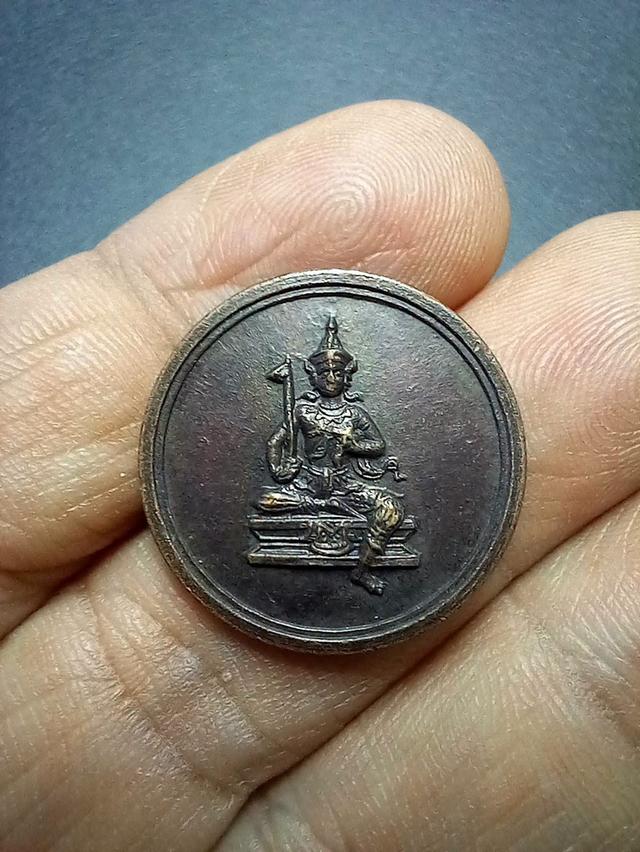 เหรียญกลมเล็ก พระวิษณุกรรม หลังยันต์