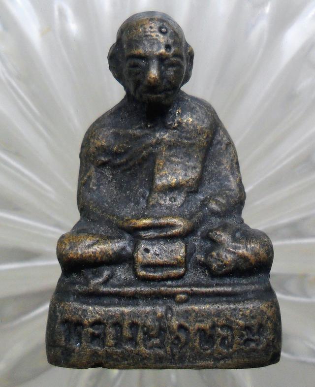 พระรอดเก่าเนื้อจัดค่ะ 9