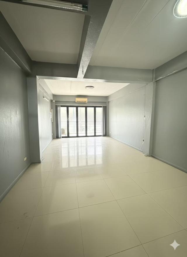 ขาย อาคารพานิชย์  ใจกลางเมือง** ทำเลดี  หน้าห้างโรบินสัน จันทบุรี ( ทำเลธุรกิจ สามารถต่อยอดได้ ) เนื้อที่ 19.5 ตารางวา ราคา 5,500,000 บาท 6