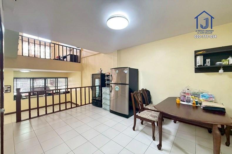 ขายทาวน์โฮม 3 ชั้น หมู่บ้านกลางเมือง รัชดา–เหม่งจ๋าย 1 ซอยสหการประมูล ใกล้ทางด่วน รถไฟฟ้าMRT 4