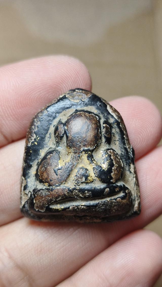 พระปิดตาหลวงพ่อแก้ววัดเคลือวัล พิมพ์ 5 เหลี่ยม