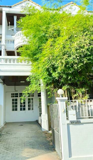 ให้เช่าทาวน์โฮม 3 ชั้น 4นอน หรูมาก รัชดาภิเษก40-48 BTSรัชโยธิน 800 ม. พร้อมเฟอร์ฯครบครัน 22ตร.วา. 264 ตร.ม. 3 น้ำ โฮมออฟ 1