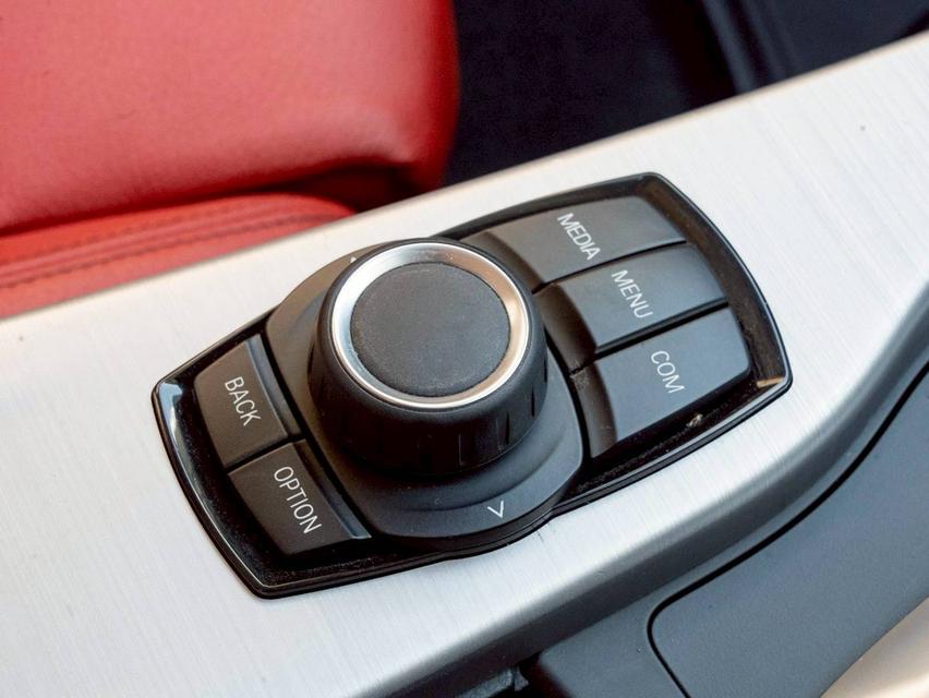 BMW 330e Sport ปีจด 2018 เจ้าของเดียว รถสวยไม่มีอุบัติเหตุ ยางปี 2025 17