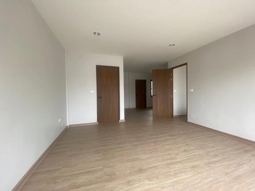 ขายถูกทาวน์โฮม 3 ชั้น มบ. เกษมสันต์1 ลาดพร้าว71 ถนนนาคนิวาส ขนาด 25 ตรว. 3 นอน 3 น้ำ บ้านสวย บ้านเปล่า รีโนเวทใหม่ทั้งหลัง ใกล้ เซ็นทรัลอีสต์วิลล์ 8