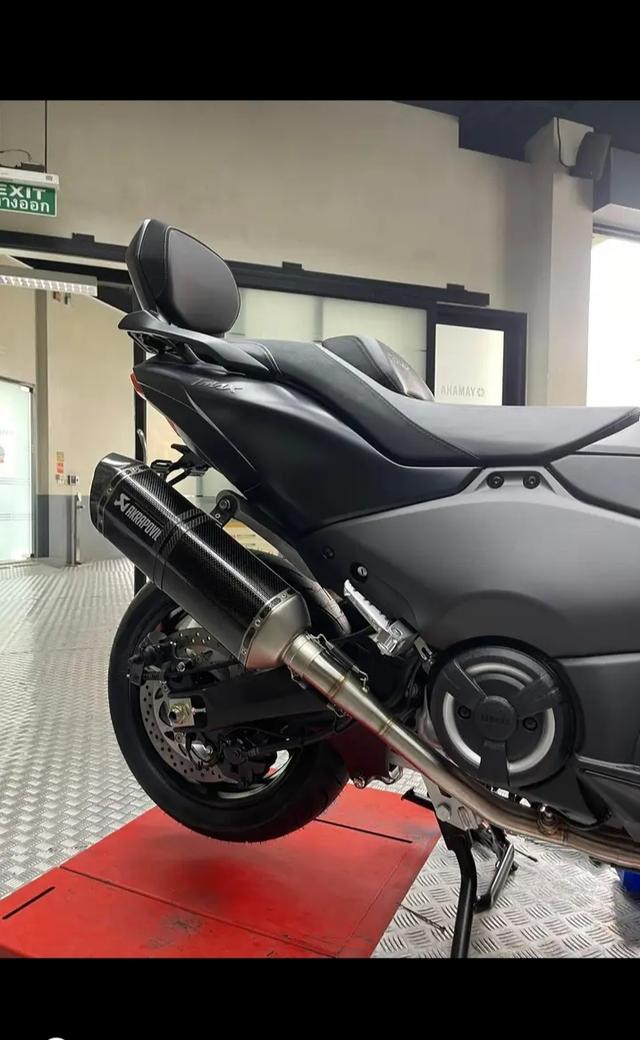 Yamaha Tmax สีดำ 4