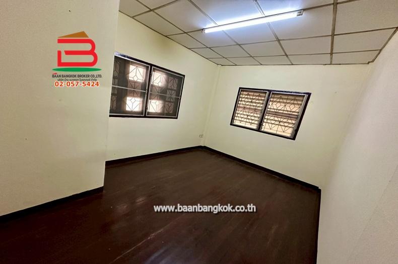 บ้านเดี่ยว หมู่บ้าน พรธิสาร 4 เนื้อที่ 32 ตรว. ถนนรังสิต-นครนายก ตำบลคลองหก อำเภอคลองหลวง จังหวัดปทุมธานี 4