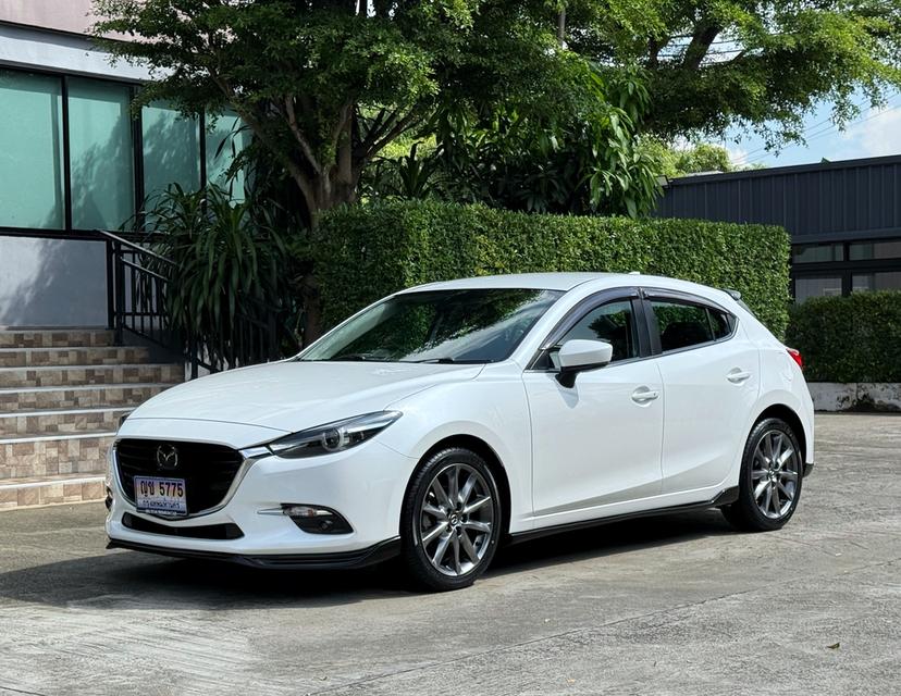 2018 MAZDA 3 2.0 SP SPORT รถมือเดียวออกป้ายแดง รถวิ่งน้อยเพียง 70,000 กม ประวัติศูนย์ครบ รถไม่เคยมีอุบัติเหตุครับ