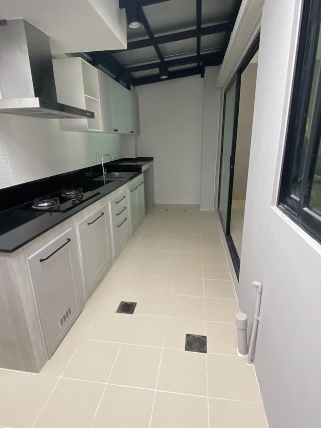 รับเหมา ต่อเติม โครงหลังคา กันสาด ห้องครัว เทพื้น ปูกระเบื้อง ครบวงจร 0950920028 รูปที่ 17