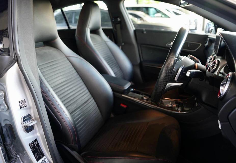 Mercedes-Benz CLA250 W117 AMG Shooting Brake ปี 2016 10