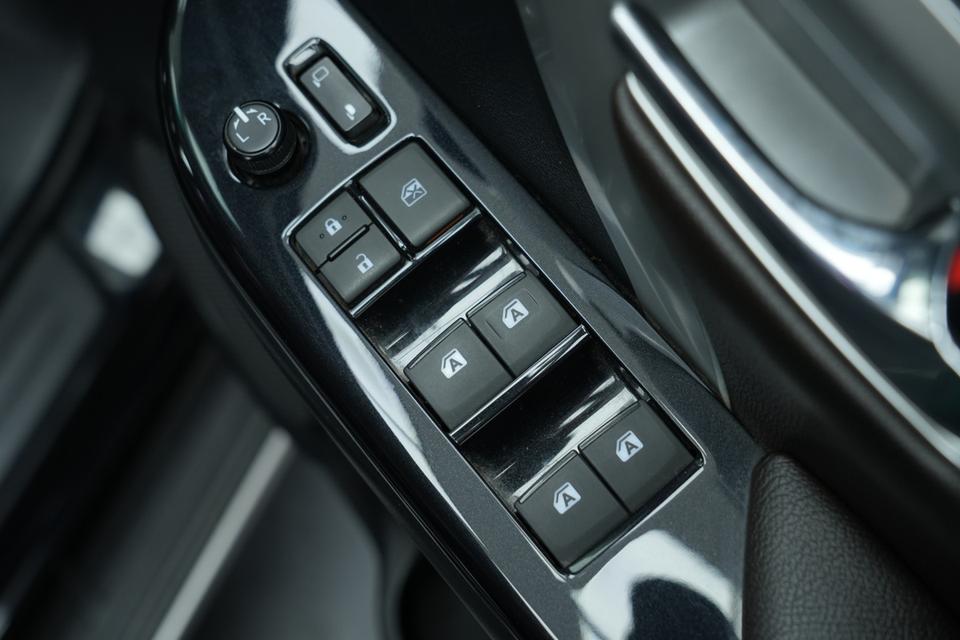 2020 TOYOTA FORTUNER 2.4 V 2WD SUV สีดำ เลขไมล์ 85055 กม. 17