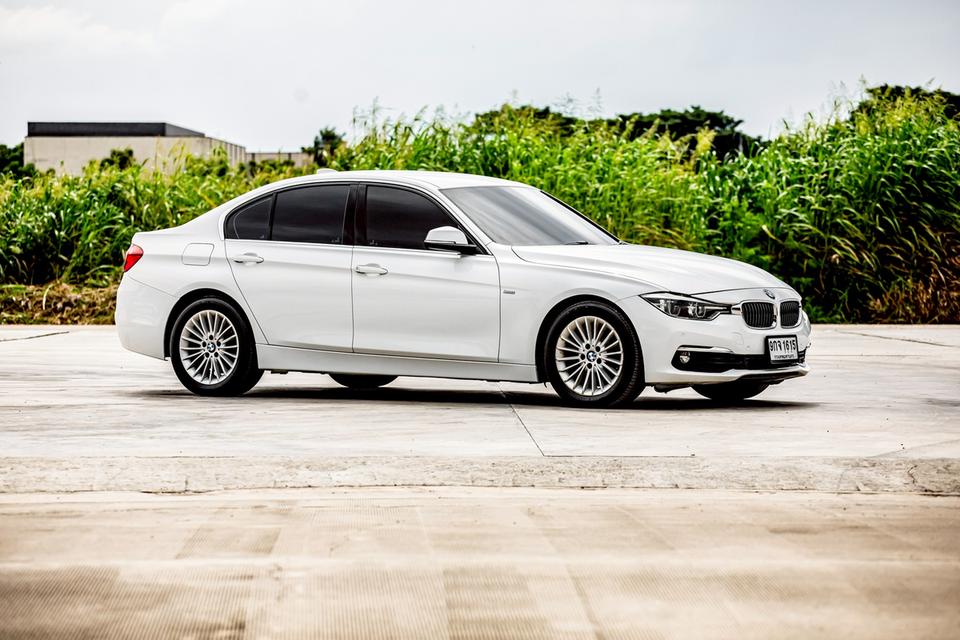 Bmw 320i Luxury ปี 2016 สีขาว สวยสภาพดี