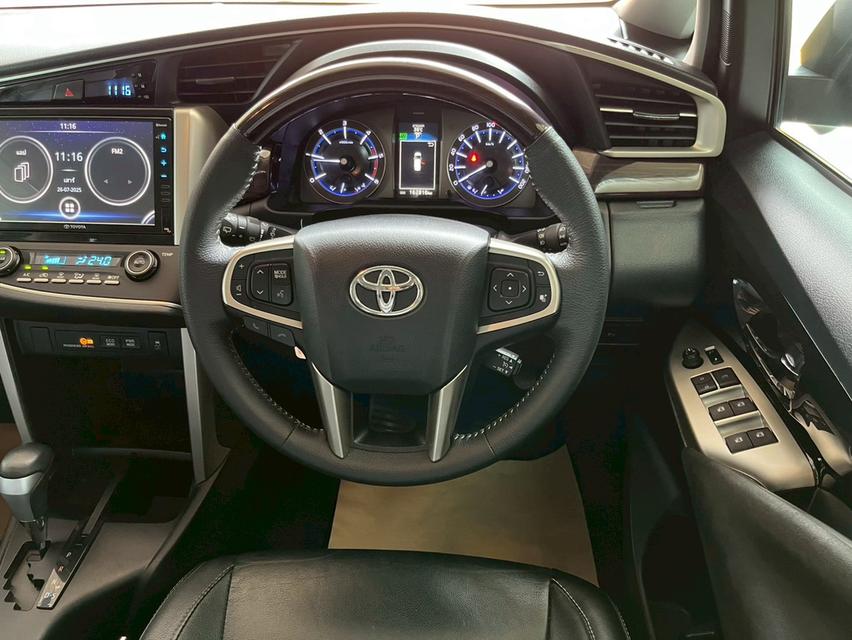 TOYOTA INNOVA CRYSTA 2.8 PREMIUM 2022 11