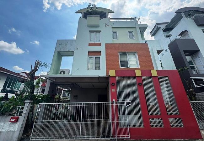 ให้เช่าบ้านเดี่ยว ซอยลาดพร้าว 101 แยก 13 บางกะปิ กรุงเทพ เนื้อที่ 41 ตร.ว. 4 ชั้น 6 นอน 4 น้ำ 1