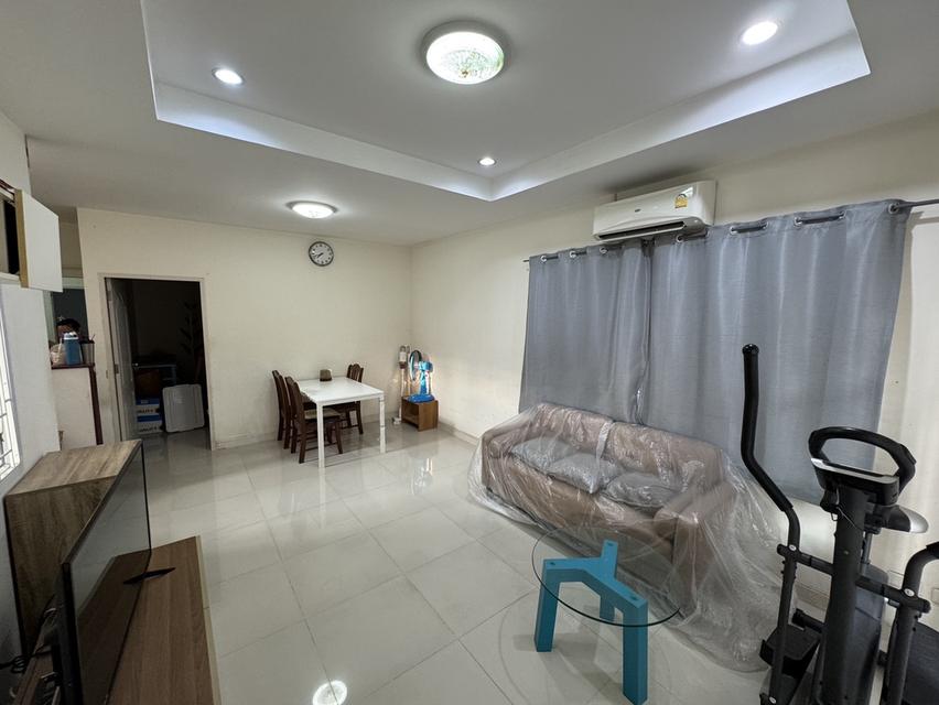 ขายบ้านเดี่ยว 2 ชั้น 50 ตารางวา แถมแอร์และเฟอร์นิเจอร์พร้อมอยู่ 2