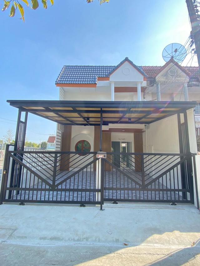 ขายทาวน์เฮ้าส์ สูง 2 ชั้น หลังมุม เนื้อที่ 24 ตารางวา หมู่บ้านร่วมสุข 2 ซ.5 ถนนรามคำแหง 96 แขวงสะพานสูง เขตสะพานสูง กรุงเทพมหานคร 1