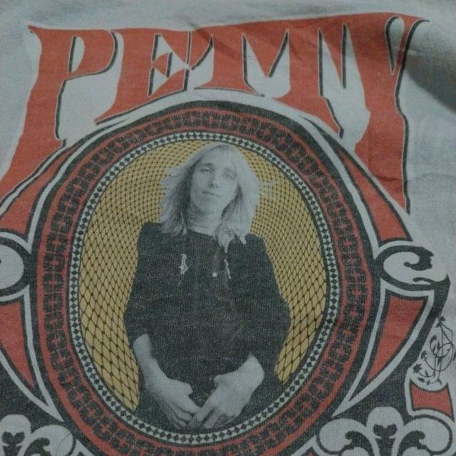 เสื้อยืดแขนสั้น แนวนักร้อง นักแต่งเพลงและนักกีต้าร์ชาวอเมริกัน 1970 Tom Petty แท้ มือสอง สภาพดี ของพร้อมส่งครับ รูปย่อยที่ 3