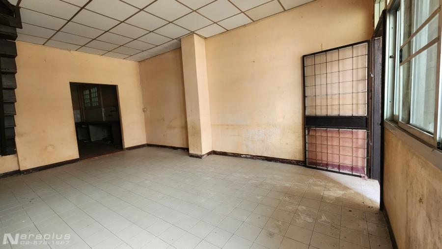 68121198 : ขายทาวน์เฮ้าส์ 2 ชั้น ต่อเติมอาคารด้านหน้าเป็นร้านค้า บนเนื้อที่ขนาด 16 ตร.ว. หมู่บ้านราณี 3 ถนนนวมินทร์ 135 กรุงเทพฯ 7