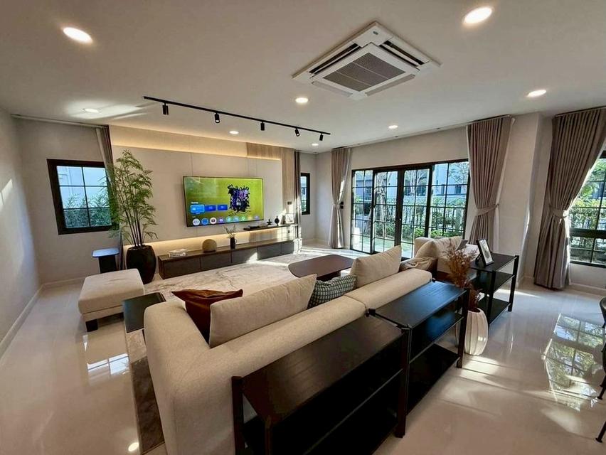 เปิดบ้านเดี่ยว 2 ชั้น สไตล์ English Modern Cottage สุดหรู ย่านบางนา คลิกเลย! 2