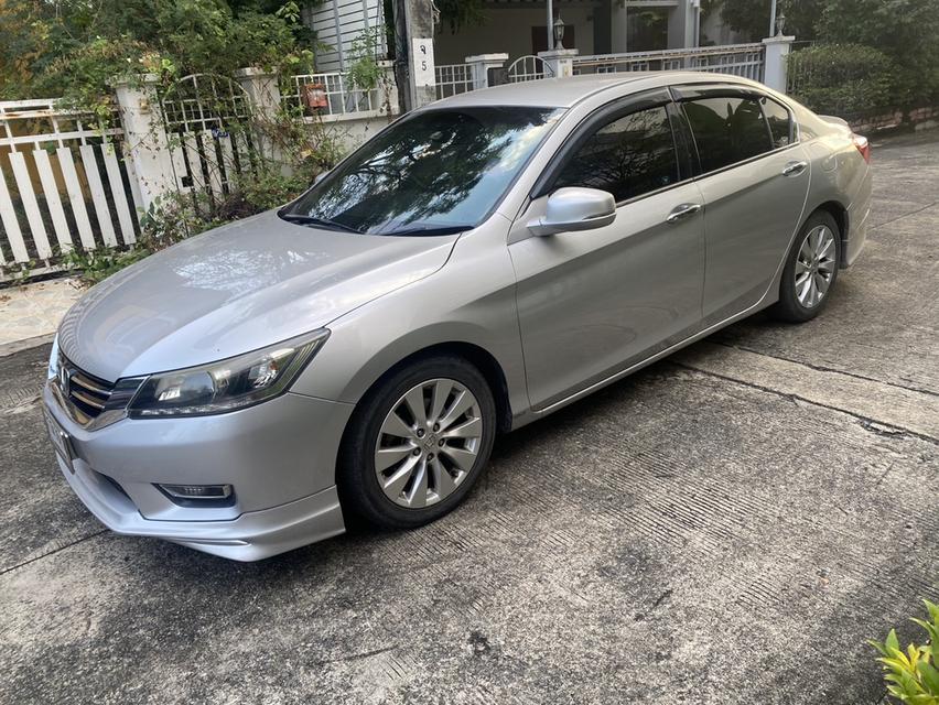 รถบ้านแท้ 100% มือเดียวออกห้าง รถเดิมๆ Honda accord 2.0 navigator รับประกันไม่มีชนหนัก จมน้ำ ผู้หญิงใช้ ไมล์น้อย เข้าศูนย์ตามระยะ