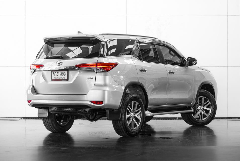 2018 TOYOTA FORTUNER 2.4 V 4WD สีเทา ไมล์ 147768 กม.