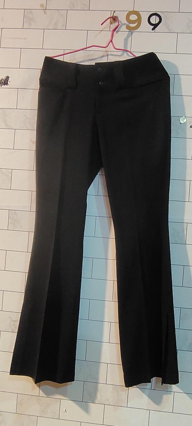 เสื้อผ้าผู้หญิงมือสอง