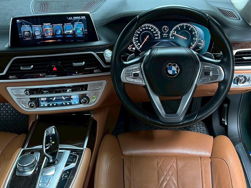 BMW 740Li 3.0 G12 Pure Excellence Sedan 7