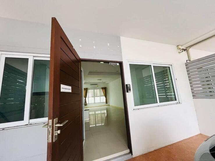 ประกาศขายหรือให้เช่าบ้านทาวน์โฮม 3 ชั้น หมู่บ้านโมทาวน์ บริโอ แจ้งวัฒนะ-ประชาชื่น เจ้าของขายเอง - งดรับนายหน้า ติดต่อ 0641515553 2