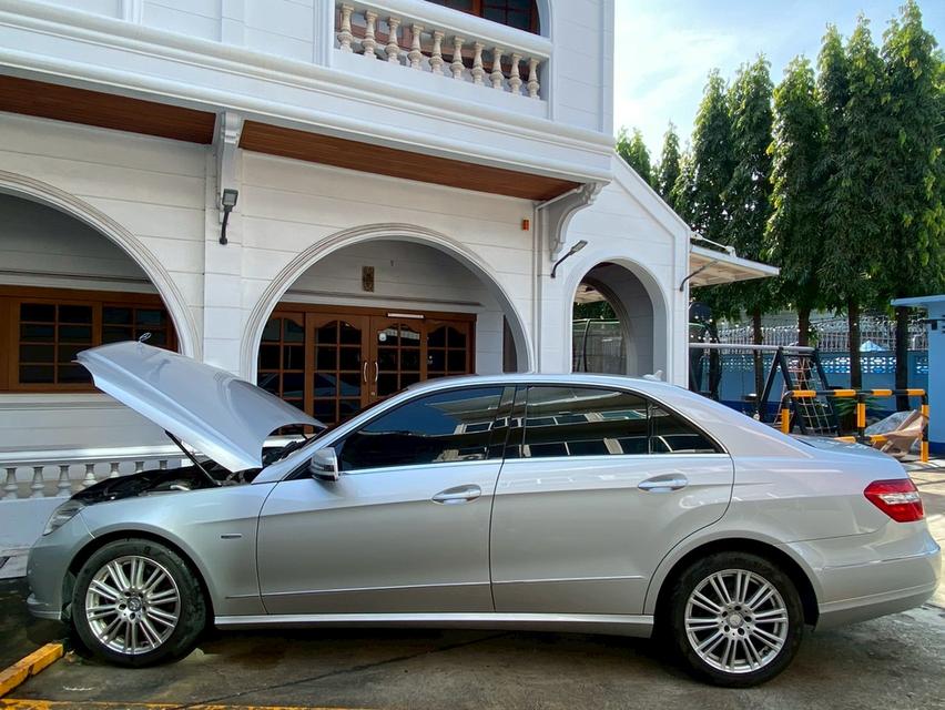 รถยนต์ Mercedes Benz รุ่น E 200 CGI BE ปี 2011 สีเทา