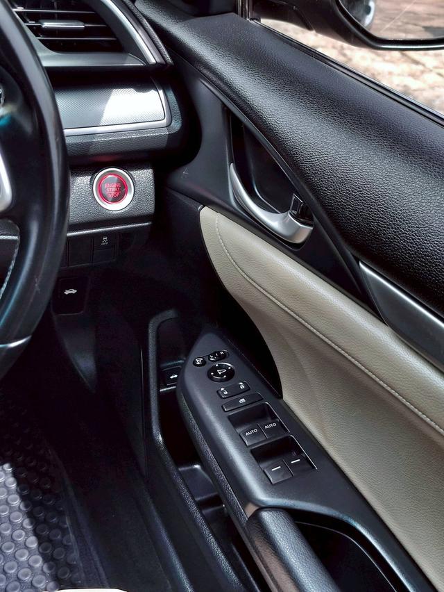 honda CIVIC FC 1.8 EL  ปีจดทะเบียน 2018  13
