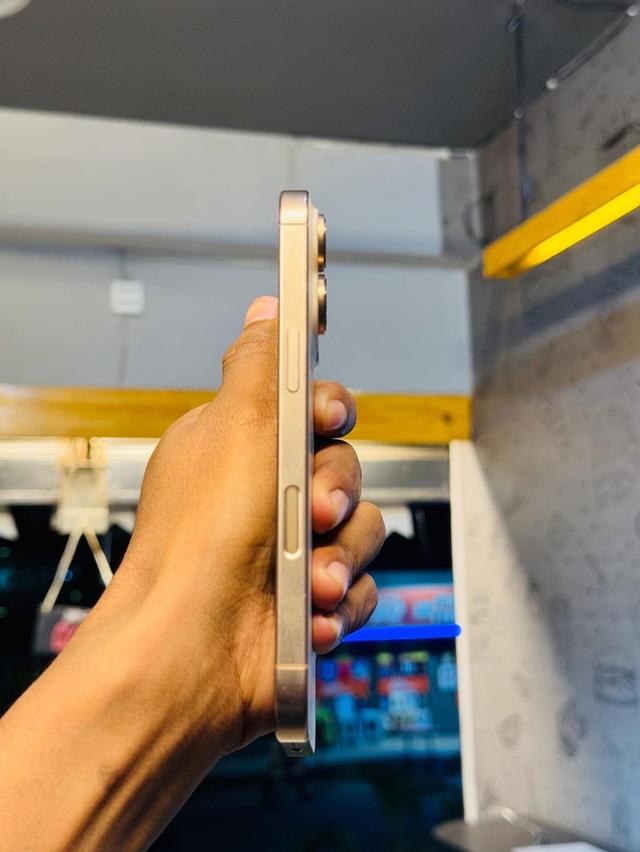 iPhone 16 pro สี Desert Titanium  6